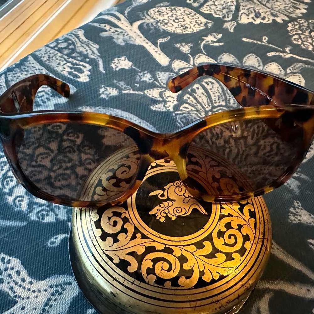 Ladies Versace sunglasses 4037 M